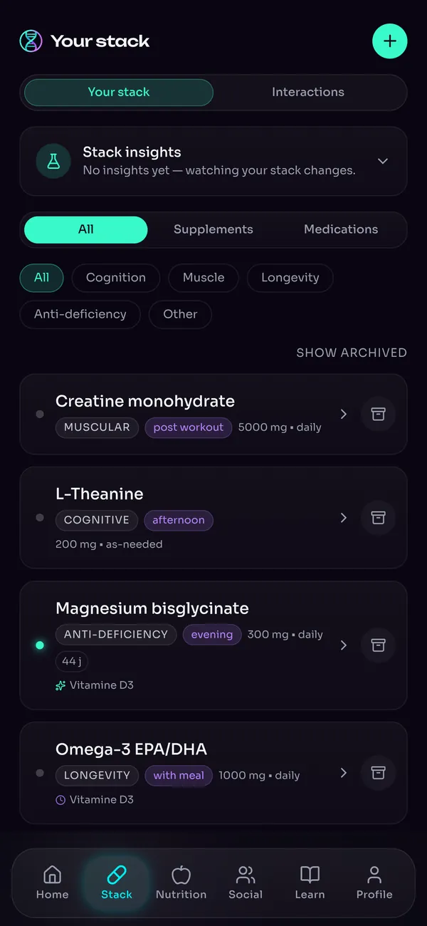 Écran Stack de l'application Helix Health : liste des compléments avec dosage, moment de prise et catégorie